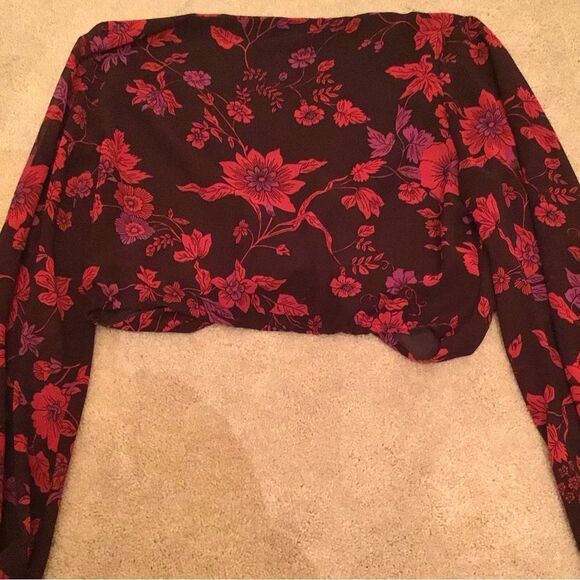 Sanctuary Floral Twist Front Crop Top - Picture 7 of 7